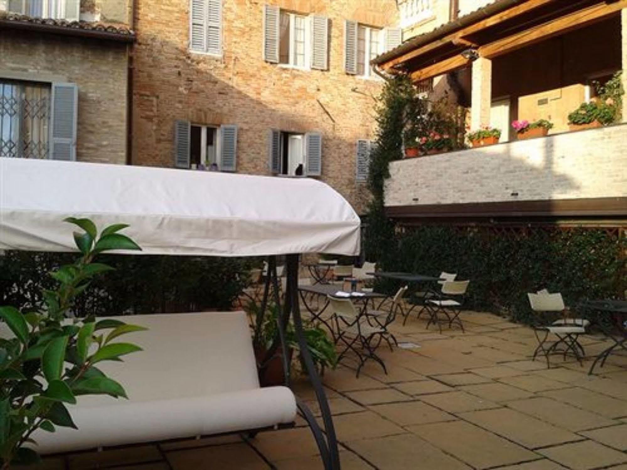 Albergo Italia Урбіно Екстер'єр фото